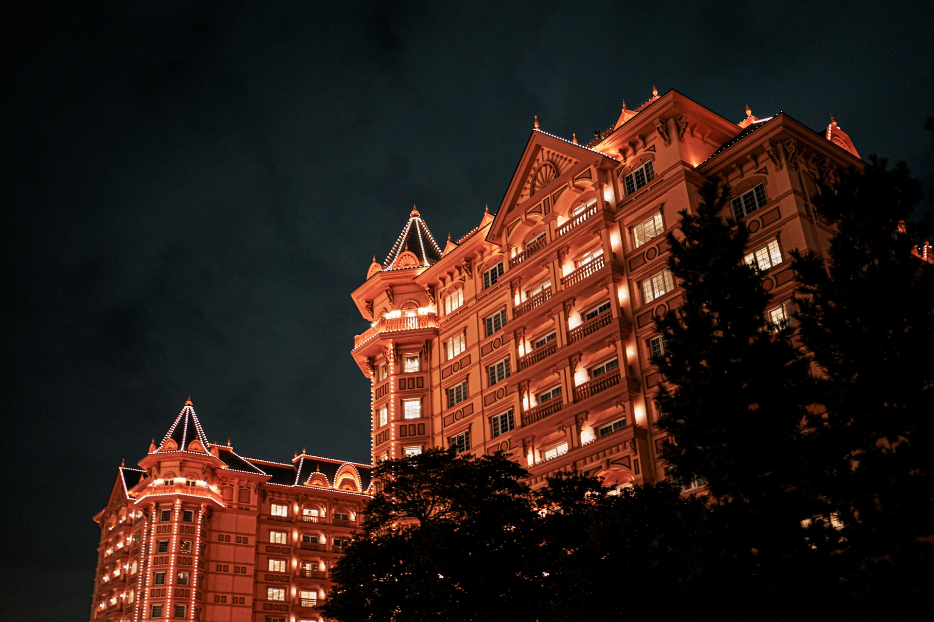 おしゃれなホテルのロビー